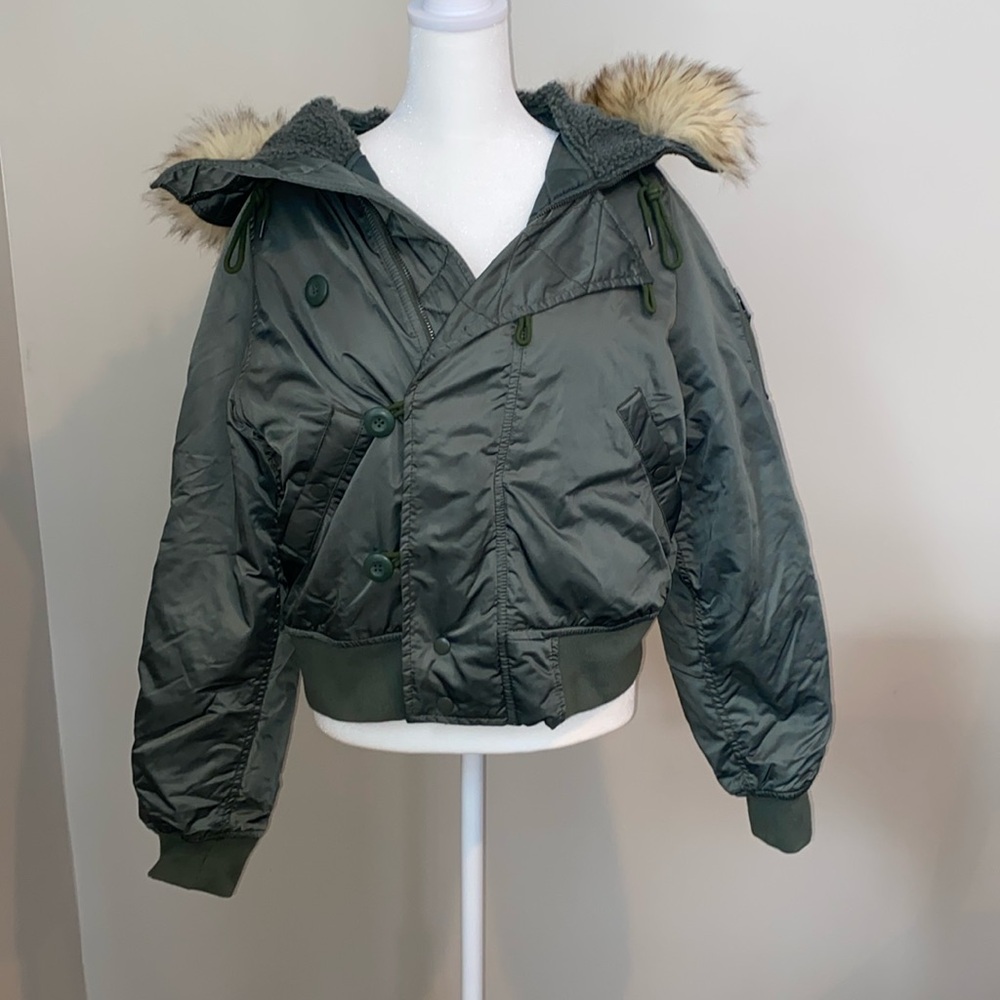 American Eagle Women’s Small Khaki Green Satin Winter Coat